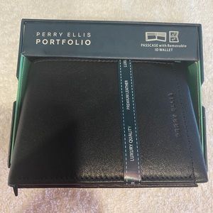 Perry Ellis portfolio wallet NWT